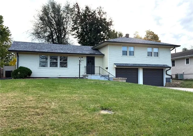 Single family home for sale at 1605 Burnam Rd, Chillicothe, MO 64601 | MLS# 2649139