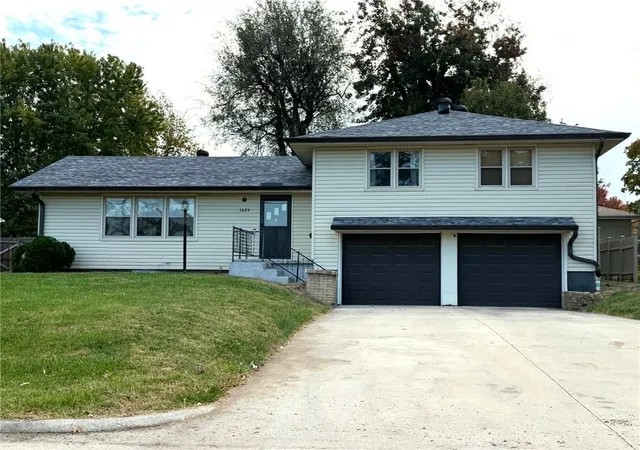 Photo 1 of Single family home for sale at 1605 Burnam Rd, Chillicothe, MO 64601 | MLS# 2649139 | Listing updated on 2026-10-28