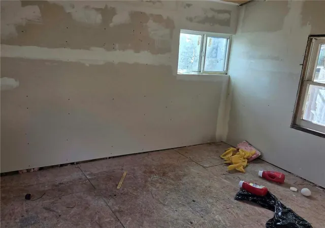 Photo 4 of Single family home for sale at 105 Broadway St, Fort Scott, KS 66701 | MLS# 2649143 | Listing updated on 2026-10-29