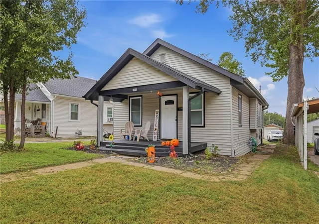 Single family home for sale at 4008 Strong Ave, Kansas City, KS 66106 | MLS# 2649146