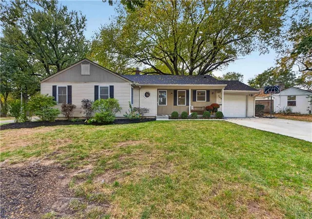 Single family home for sale at 7604 Mohawk Dr, Prairie Village, KS 66208 | MLS# 2649154
