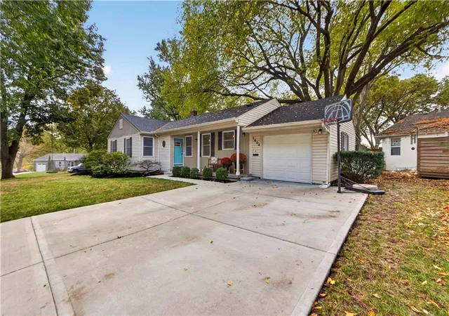 Photo 1 of Single family home for sale at 7604 Mohawk Dr, Prairie Village, KS 66208 | MLS# 2649154 | Listing updated on 2026-10-30