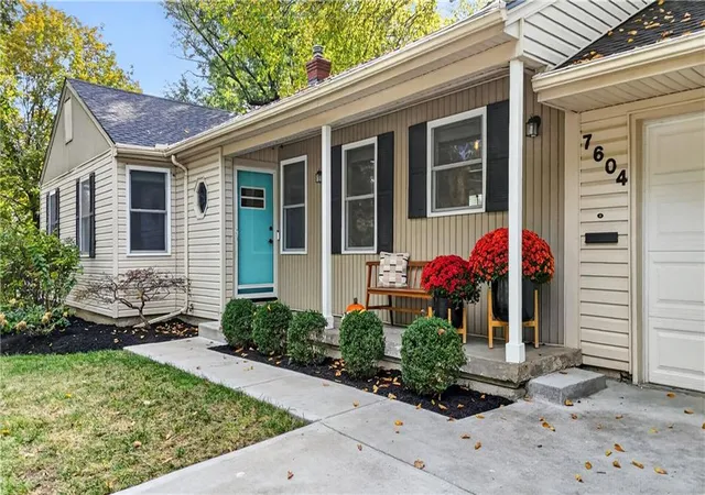 Photo 3 of Single family home for sale at 7604 Mohawk Dr, Prairie Village, KS 66208 | MLS# 2649154 | Listing updated on 2026-10-30