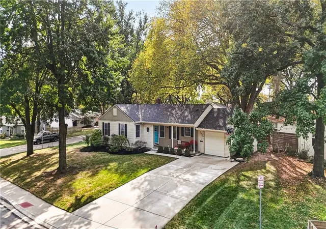Photo 4 of Single family home for sale at 7604 Mohawk Dr, Prairie Village, KS 66208 | MLS# 2649154 | Listing updated on 2026-10-30