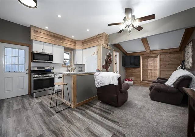 Photo 2 of Sale Pending at 603 Shawnee St, Tonganoxie, KS 66086 | MLS# 2649171 | Listing updated on 2026-10-29