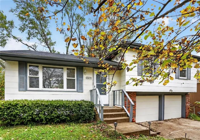 Photo 1 of Single family home for sale at 6501 N Mercier St, Kansas City, MO 64118 | MLS# 2649203 | Listing updated on 2026-10-30