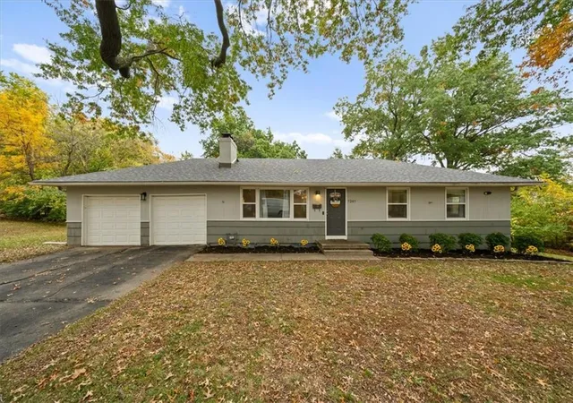Single family home for sale at 7207 Overton Ave, Raytown, MO 64133 | MLS# 2649206