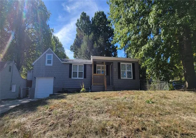 Photo 1 of Single family home for sale at 711 W Jones St, Independence, MO 64050 | MLS# 2649215 | Listing updated on 2026-10-28