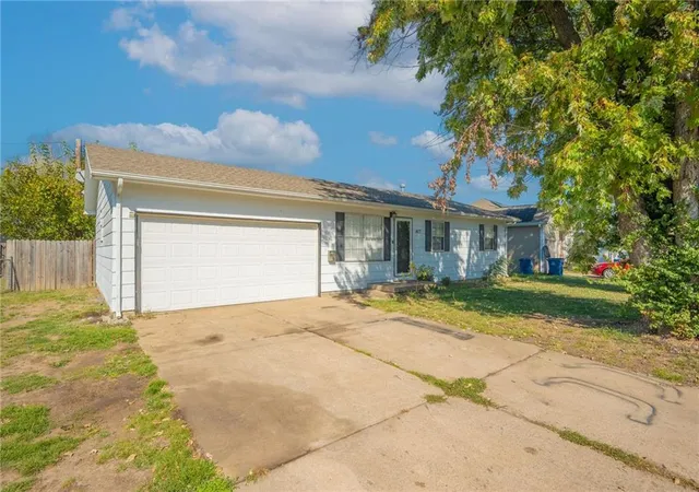 Photo 1 of Single family home for sale at 1417 Wimer Pl, Joplin, MO 64804 | MLS# 2649224 | Listing updated on 2026-10-28