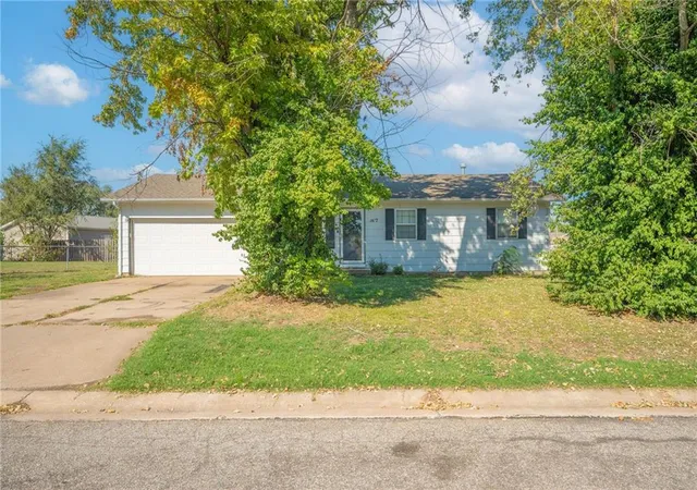 Photo 3 of Single family home for sale at 1417 Wimer Pl, Joplin, MO 64804 | MLS# 2649224 | Listing updated on 2026-10-28