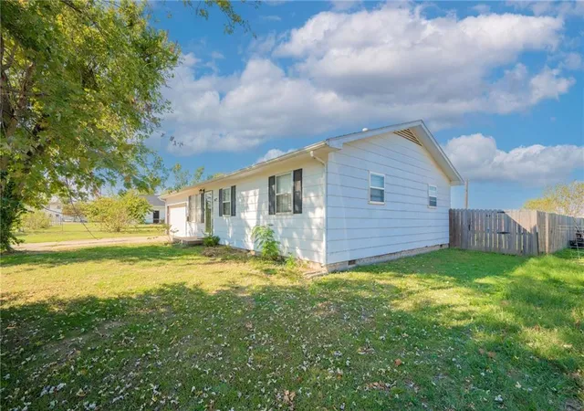 Photo 4 of Single family home for sale at 1417 Wimer Pl, Joplin, MO 64804 | MLS# 2649224 | Listing updated on 2026-10-28