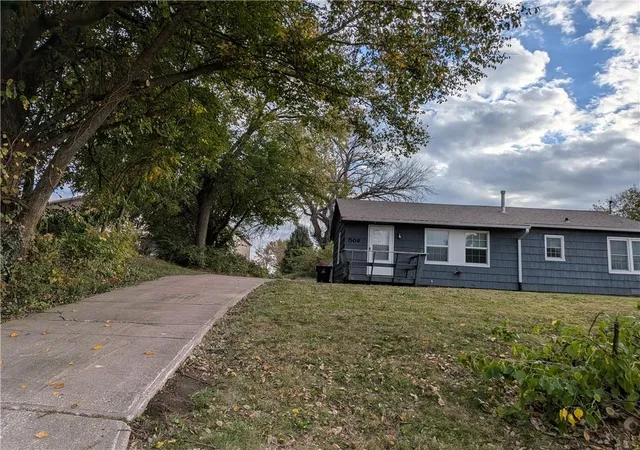 Photo 2 of Single family home for sale at 508 W Market St, Warrensburg, MO 64093 | MLS# 2649229 | Listing updated on 2026-10-28