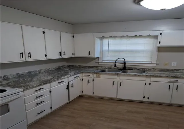 Photo 3 of Single family home for sale at 508 W Market St, Warrensburg, MO 64093 | MLS# 2649229 | Listing updated on 2026-10-28