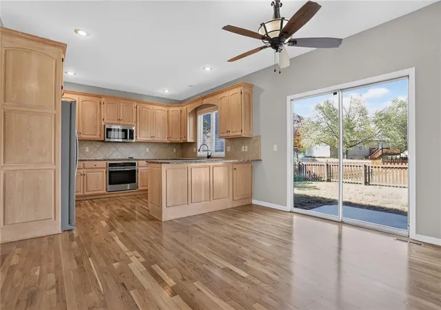 Photo 2 of Single family home for sale at 5712 NE Hidden Meadow Dr, Lees Summit, MO 64064 | MLS# 2649233 | Listing updated on 2026-10-29