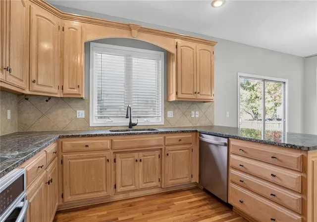 Photo 4 of Single family home for sale at 5712 NE Hidden Meadow Dr, Lees Summit, MO 64064 | MLS# 2649233 | Listing updated on 2026-10-29