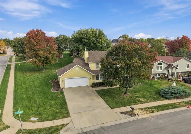 Photo 3 of Single family home for sale at 5253 N Jefferson St, Kansas City, MO 64118 | MLS# 2649239 | Listing updated on 2026-10-30