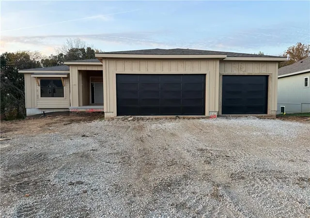 Single family home for sale at 516 Skyview Ln, Liberty, MO 64068 | MLS# 2649253