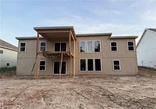 Photo 4 of Single family home for sale at 516 Skyview Ln, Liberty, MO 64068 | MLS# 2649253 | Listing updated on 2026-10-30