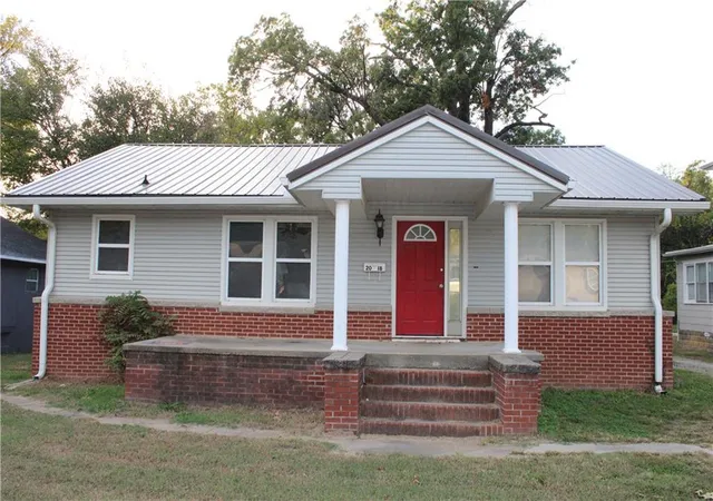 Single family home for sale at 2018 S Broadway St, Pittsburg, KS 66762 | MLS# 2649262