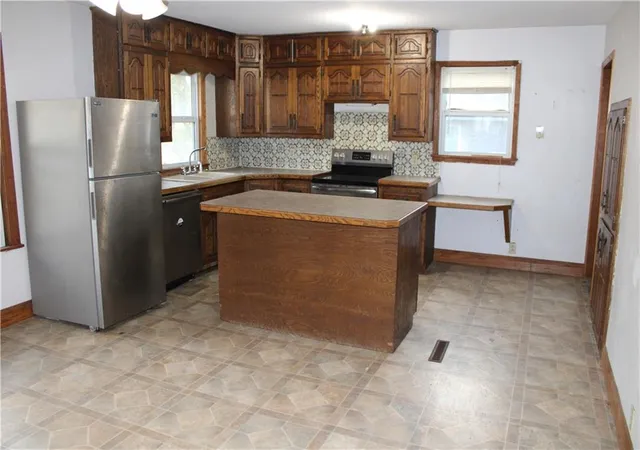Photo 4 of Single family home for sale at 2018 S Broadway St, Pittsburg, KS 66762 | MLS# 2649262 | Listing updated on 2026-10-29