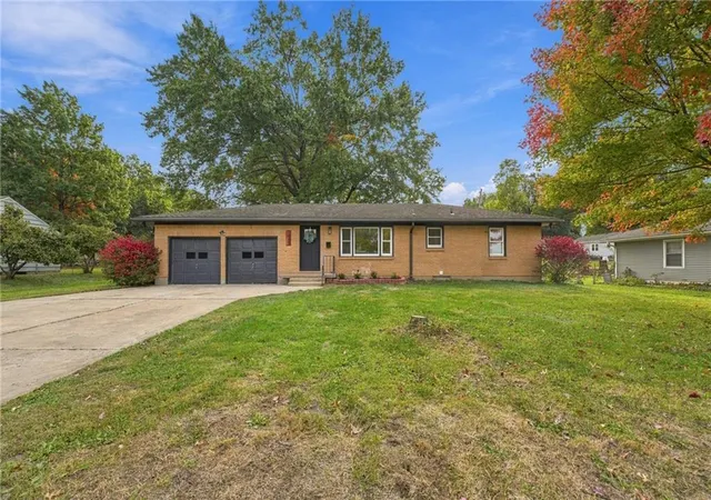 Photo 1 of Single family home for sale at 2913 S Westport Rd, Independence, MO 64052 | MLS# 2649271 | Listing updated on 2026-10-29