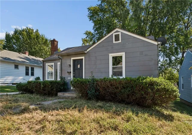 Photo 2 of Single family home for sale at 1609 Oneida St, Lexington, MO 64067 | MLS# 2649272 | Listing updated on 2026-10-28