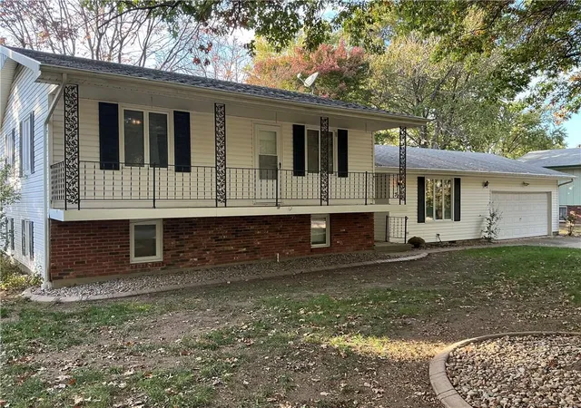 Photo 1 of Single family home for sale at 325 N Spruce St, Garnett, KS 66032 | MLS# 2649280 | Listing updated on 2026-10-29