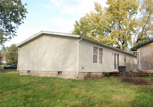 Photo 2 of Single family home for sale at 1801 5th Avenue, Leavenworth, KS 66048 | MLS# 2649281 | Listing updated on 2026-10-29