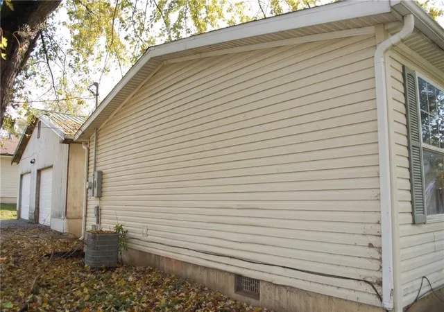 Photo 4 of Single family home for sale at 1801 5th Avenue, Leavenworth, KS 66048 | MLS# 2649281 | Listing updated on 2026-10-29