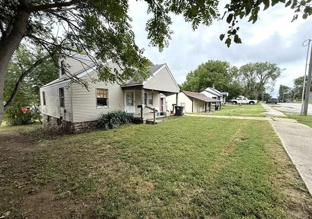 Photo 1 of Single family home for sale at 829 N Dodgion Ave, Independence, MO 64050 | MLS# 2649293 | Listing updated on 2026-10-28