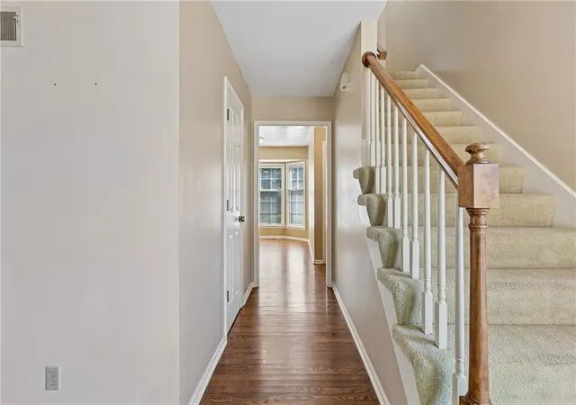 Photo 4 of House for sale at 9151 W 102nd Terrace, Overland Park, KS 66212 | MLS# 2649313 | Listing updated on 2026-10-29