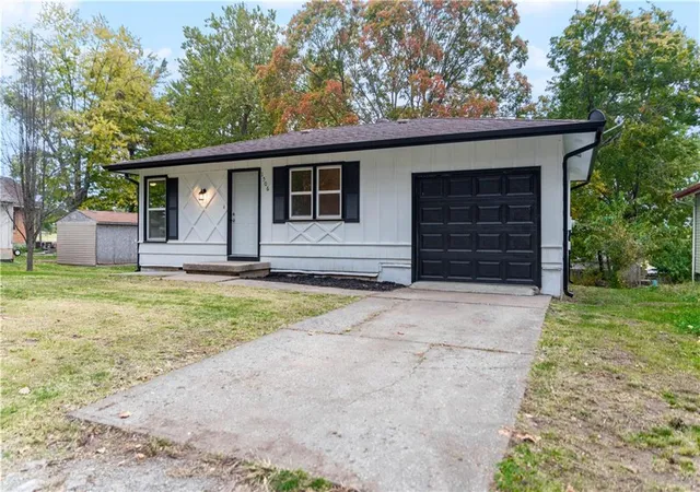 Photo 2 of Single family home for sale at 1506 S Sharp Ave, Marshall, MO 65340 | MLS# 2649321 | Listing updated on 2026-10-29