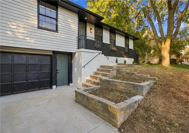 Photo 4 of Single family home for sale at 8006 E 163 Terrace, Belton, MO 64012 | MLS# 2649322 | Listing updated on 2026-10-29