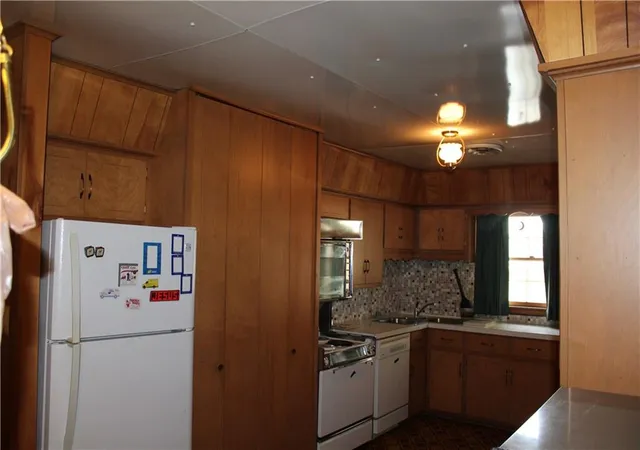 Photo 4 of Single family home for sale at 103 E 15 Street, Pittsburg, KS 66762 | MLS# 2649323 | Listing updated on 2026-10-29