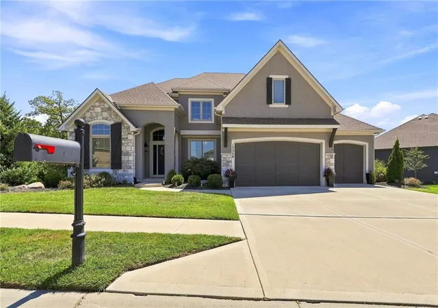 Single family home for sale at 13559 Ter Park Dr, Kansas City, MO 64152 | MLS# 2649344