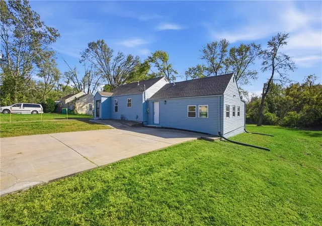 Photo 3 of Single family home for sale at 5033 Kimball Ave, Kansas City, KS 66104 | MLS# 2649354 | Listing updated on 2026-10-30
