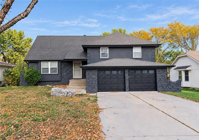 Single family home for sale at 208 SE 2nd Street, Blue Springs, MO 64014 | MLS# 2649361