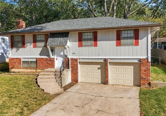 Single family home for sale at 1428 S Apache Ln, Olathe, KS 66062 | MLS# 2649366