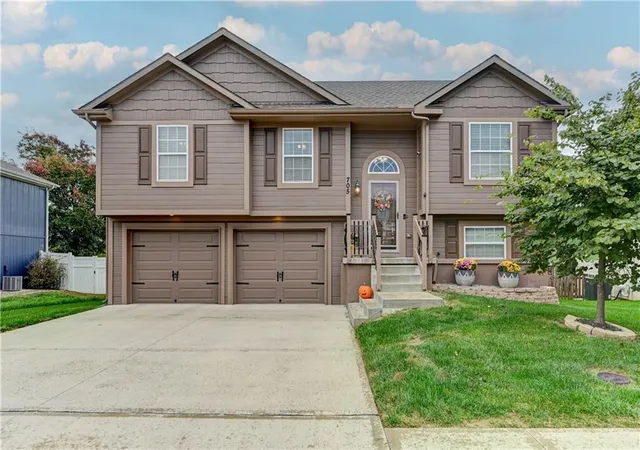 Single family home for sale at 705 N Cloverdale Ave, Independence, MO 64056 | MLS# 2649368