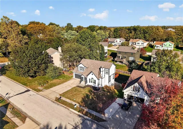 Photo 2 of Single family home for sale at 6529 NW Hidden Valley Rd, Kansas City, MO 64152 | MLS# 2649371 | Listing updated on 2026-10-29