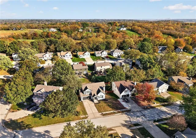 Photo 3 of Single family home for sale at 6529 NW Hidden Valley Rd, Kansas City, MO 64152 | MLS# 2649371 | Listing updated on 2026-10-29