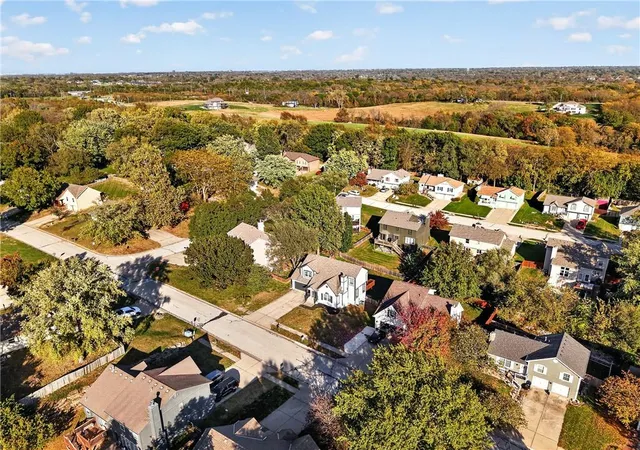 Photo 4 of Single family home for sale at 6529 NW Hidden Valley Rd, Kansas City, MO 64152 | MLS# 2649371 | Listing updated on 2026-10-29