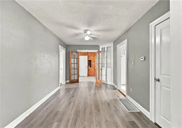 Photo 4 of Single family home for sale at 543 S Hardy Ave, Independence, MO 64053 | MLS# 2649378 | Listing updated on 2026-10-29