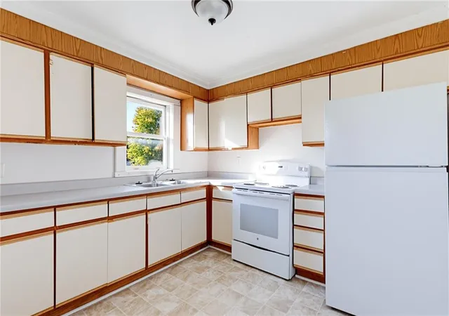 Photo 2 of Single family home for sale at 2405 Chicago St, Trenton, MO 64683 | MLS# 2649399 | Listing updated on 2026-10-29