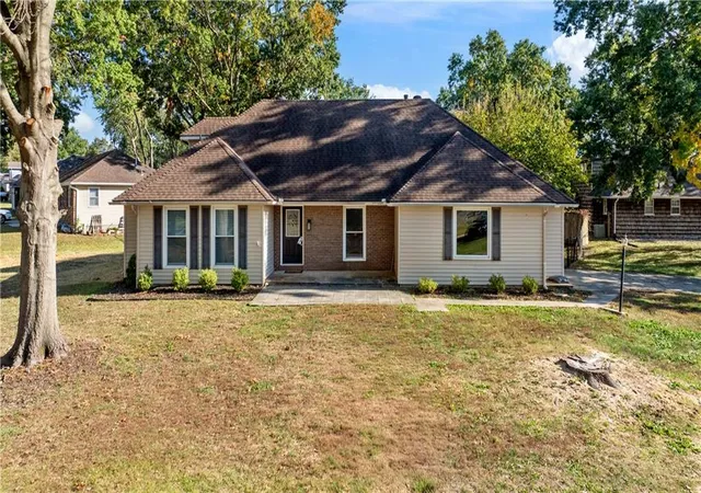 Photo 1 of Single family home for sale at 3001 Wing Ave, Sedalia, MO 65301 | MLS# 2649401 | Listing updated on 2026-10-29