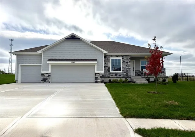 Single family home for sale at 15595 N Sheridan Ct, Basehor, KS 66007 | MLS# 2649404