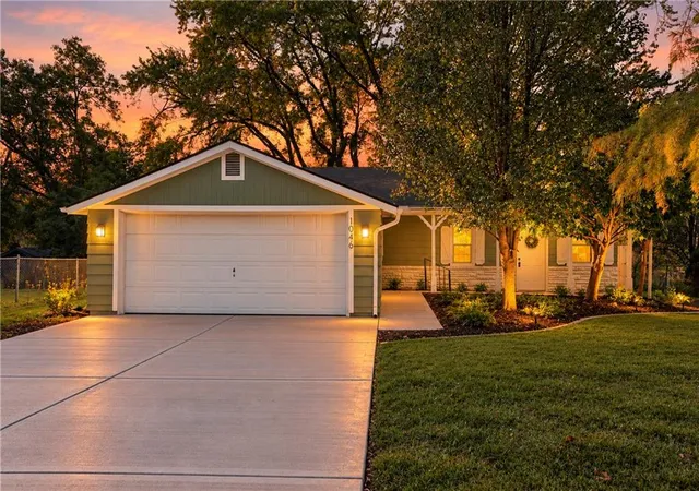 Single family home for sale at 1046 S 79th Terrace, Kansas City, KS 66111 | MLS# 2649409