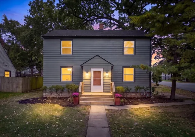 Single family home for sale at 8037 Jefferson St, Kansas City, MO 64114 | MLS# 2649419