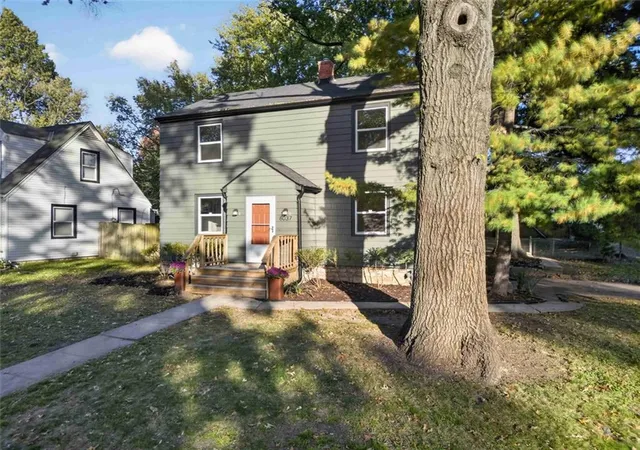 Photo 3 of Single family home for sale at 8037 Jefferson St, Kansas City, MO 64114 | MLS# 2649419 | Listing updated on 2026-10-29