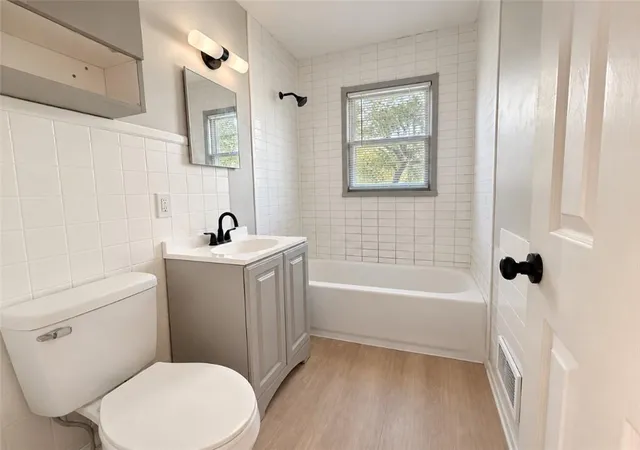 Photo 4 of Single family home for sale at 9718 E 35th Street S, Independence, MO 64052 | MLS# 2649427 | Listing updated on 2026-10-29